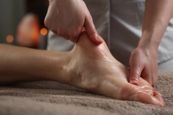 Reflexotherapy - Massage for foot pain in Padmalaya Massage Studio